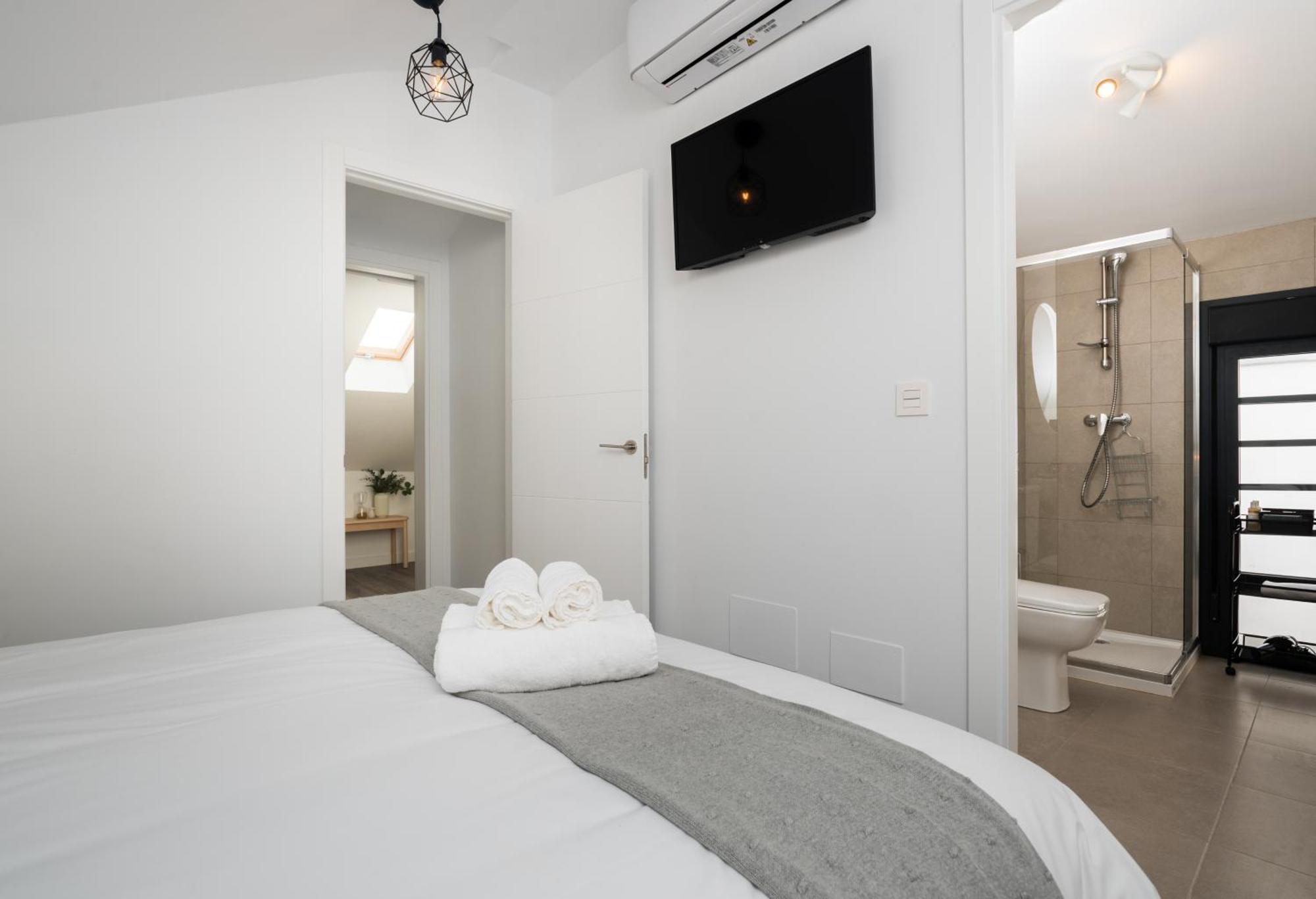 Duplex Buddha Malaga Centro ภายนอก รูปภาพ